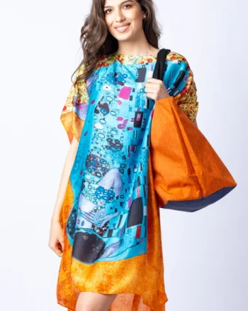 Rochie de plaja tip poncho din matase cu stilizare   Sarutul   turcoaz pe fond portocaliu