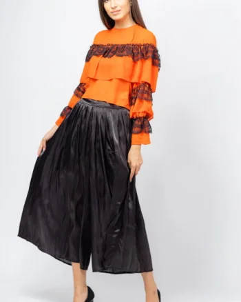 Pantaloni eleganti, negri, cu aspect lucios
