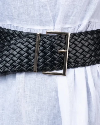 Curea impletita neagra de 7 cm, din piele ecologica cu catarama metalica aurie dreptunghiulara