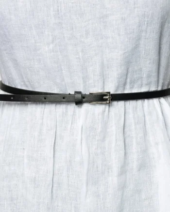 Curea subtire neagra de 0.9 cm, din piele ecologica cu catarama metalica argintie dreptunghiulara