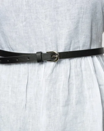 Curea subtire neagra de 1 cm, din piele ecologica cu catarama metalica argintie rotunjita