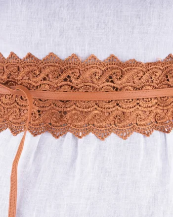 Curea lata de 10 cm petrecuta camel cu aplicatie din broderie textila