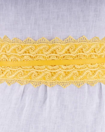 Curea lata de 10 cm petrecuta galbena cu aplicatie din broderie textila
