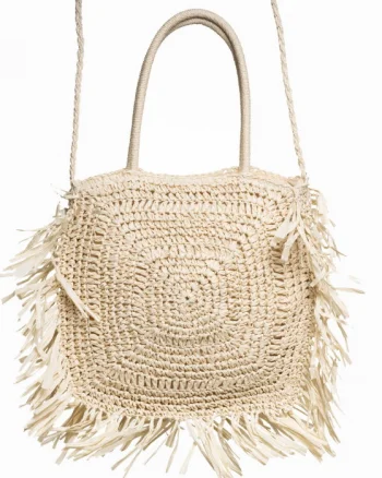 Geanta crossbody patrata mare, impletita cu franjuri mari decorative, bej deschis