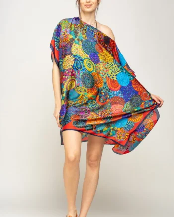 Rochie de plaja tip poncho din matase imprimat cu mandale multicolore cu rosu si bleumarin pe margine