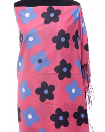 Esarfa casmir cu flori bleu si negre pe fond fucsia