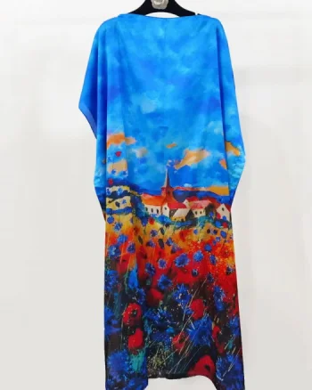Rochie de plaja lunga tip poncho din matase cu peisaj cu maci pe fond albastru