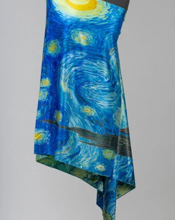 Esarfa cu doua fete, din matase, imprimata cu reproducere dupa   Noaptea Instelata  a lui Van Gogh