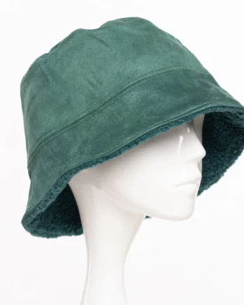 Palarie clos reversibila cu o fata blanita si o fata catifelata, verde