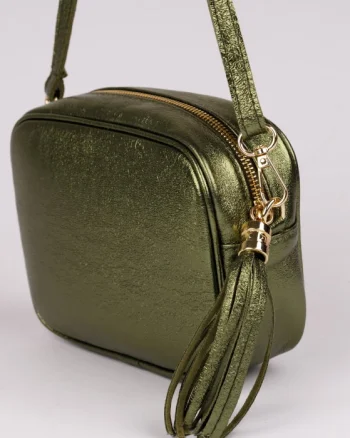 Geanta crossbody  verde metalizat din piele naturala, cu ciucure din piele
