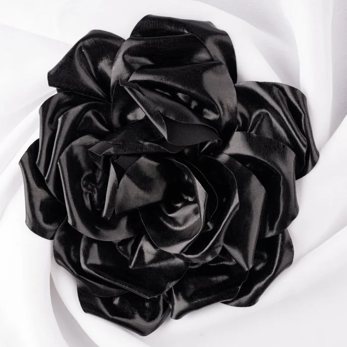 Brosa floare cu diametru de 15 cm, cu clips pentru par, negru metalizat