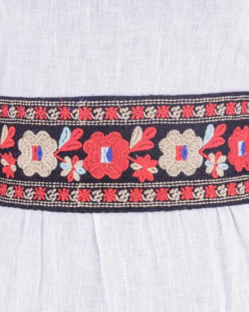 Brau traditional romanesc cu flori rosii si bej brodate