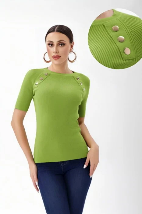 Pulover cu maneca scurta si nasturi metalici decorativi, verde olive