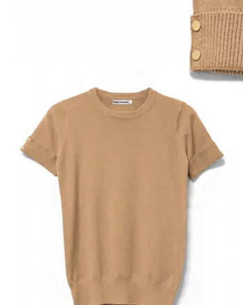 Pulover la baza gatului, cu maneca scurta si nasturei metalici, camel