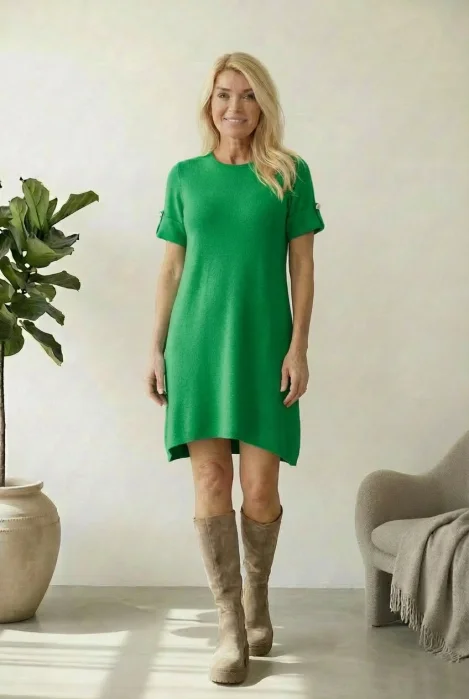 Rochie scurta A-line tricotata, cu maneca scurta si nasture decorativ, verde