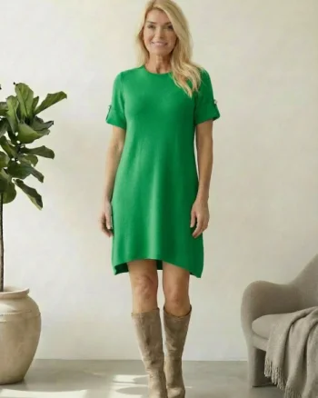 Rochie scurta A-line tricotata, cu maneca scurta si nasture decorativ, verde