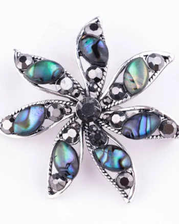 Brosa pandant metalica argintie cu scoica naturala paua shell, floare cu 7 petale si pietricele argintii