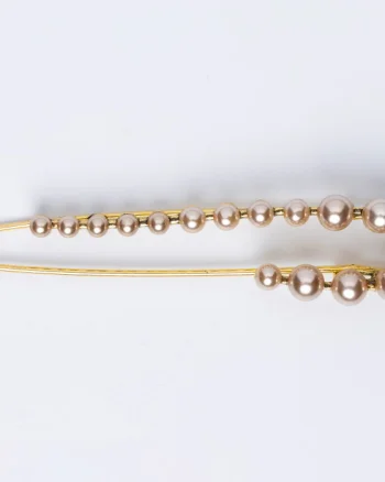 Brosa metalica aurie tip ac cu perle sintetice aurii