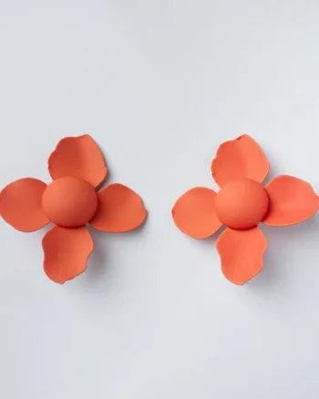 Cercei in forma de floare cu patru petale, corai mat