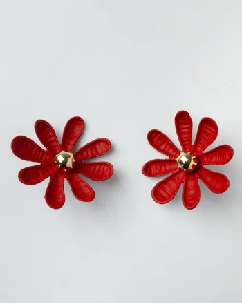 Cercei in forma de floare cu multe petale, rosu mat