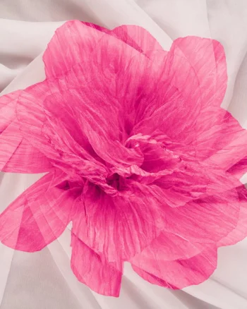 Brosa floare din organza creponata cu diametru de 20 cm, cu clips pentru par, fucsia