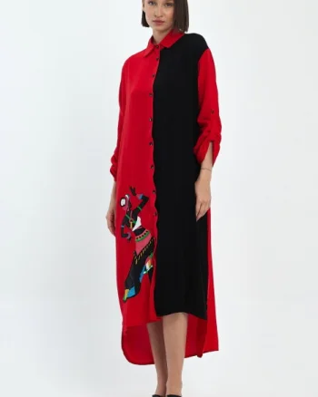 Rochie camasa oversize rosu-negru cu broderie silueta fata africana, din vascoza