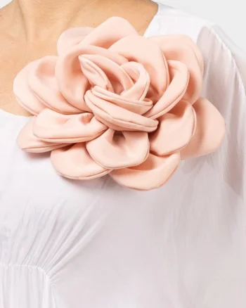 Brosa floare roz deschis satinata cu diametru de 25 cm, cu clips pentru par
