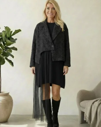 Jacheta teatrala din brocart cu revere si tull, oversize