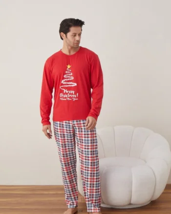 Pijama barbati de Craciun din bumbac, doua piese cu bradul lui Mos Craciun pe rosu