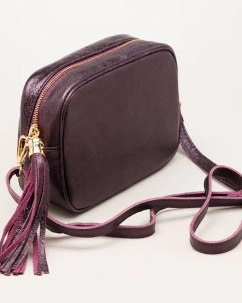 Geanta crossbody mov metalizat din piele naturala, cu ciucure din piele