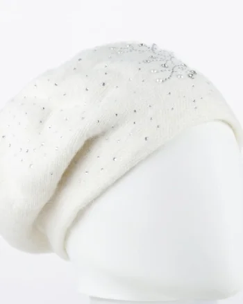 Caciula alba model tricotat cu perle si strasuri fine aplicate, dublata in interior