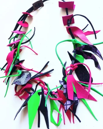Colier handmade  din piele naturala, asimetric,cyclame, verde,negru