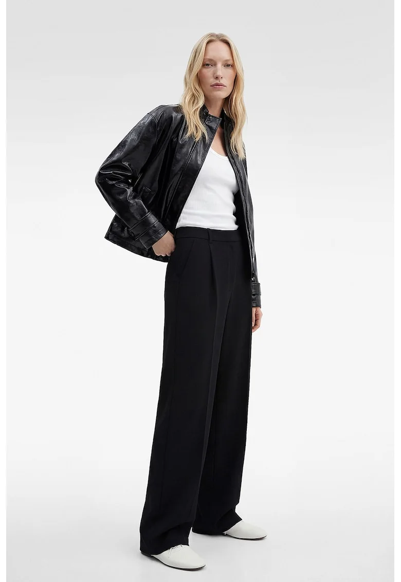 Pantaloni cu croiala dreapta si detalii cu pensa, Negru