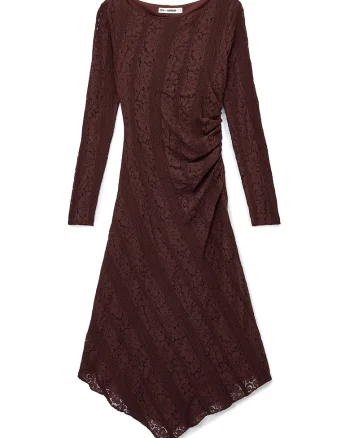 Rochie asimetrica de dantela, Maro pamantiu