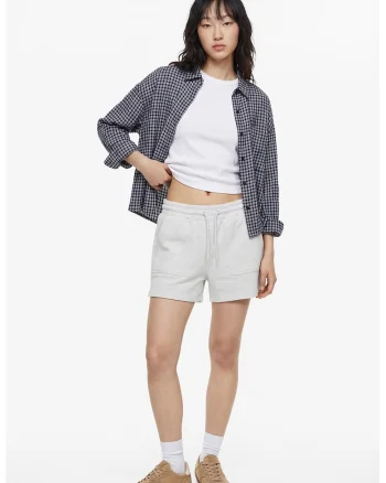 Pantaloni de trening scurti din amestec de bumbac si buzunare aplicate, Gri deschis melange