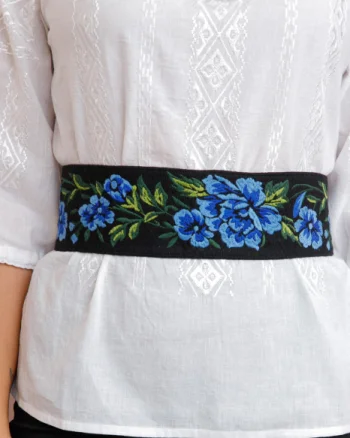 Brau traditional negru cu motiv floral albastru Ilona 02