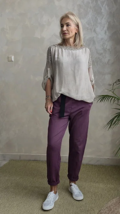 Bluza din matase si vascoza cu dantela pe umeri si maneci despicate - bej
