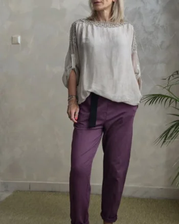 Bluza din matase si vascoza cu dantela pe umeri si maneci despicate - bej
