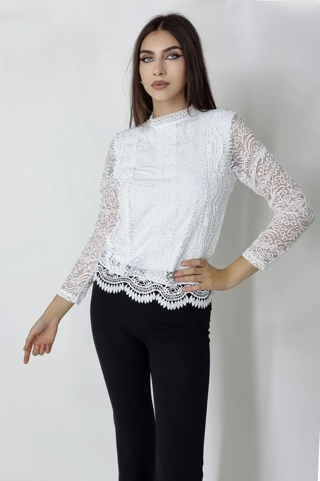 Camasa dama Federica, cu efect brodat si dantela aplicata pe linia croielii, Alb, Marime universala S/M