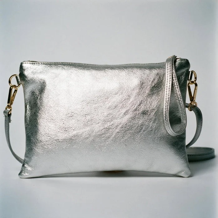 Geanta plic crossbody argintie, din piele naturala