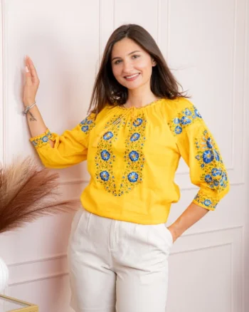 Bluza galbena cu motiv floral albastru Brandusa