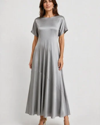 Rochie lunga din satin cu matase si vascoza, croi amplu si design fluid, argintie