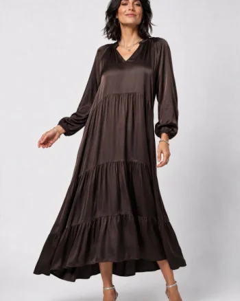 Rochie lunga din satin cu matase si vascoza, croi amplu cu volane - maro