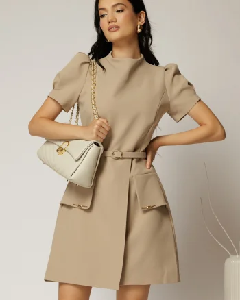Rochie DY Fashion scurta bej cu aplicatii pe capace si decolteu rotund