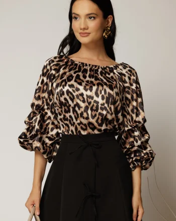 Bluza animal print din satin cu maneci bufante si decolteu rotund