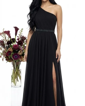 Rochie de ocazie vaporoasa de culoare neagra cu centura cu detalii metalice