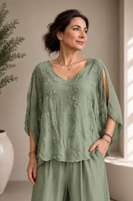 Bluza din matase si vascoza cu broderie pe fata si decolteu in V, verde salvie
