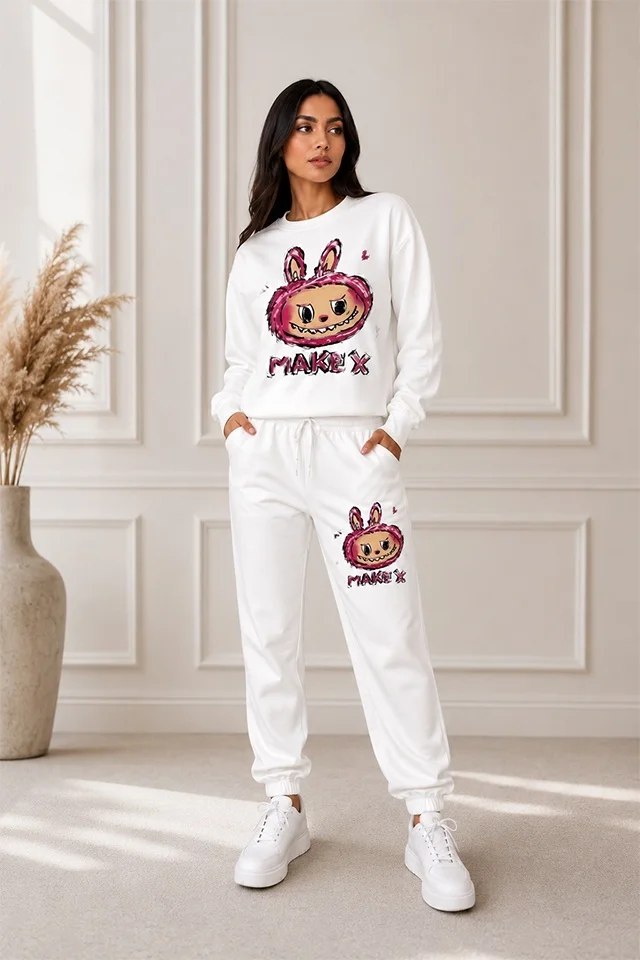 Compleu sport Bubelle, cu imprimeu grafic si pantaloni jogger, ALB