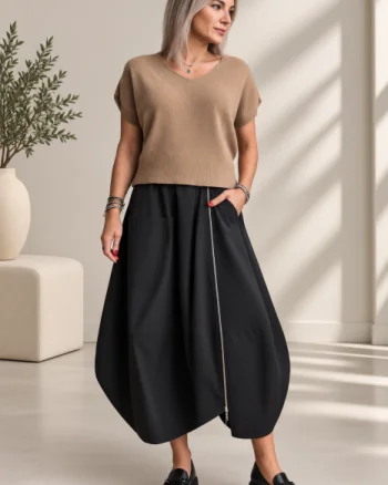 Pulover lejer cu maneci fluture si decolteu in V, camel