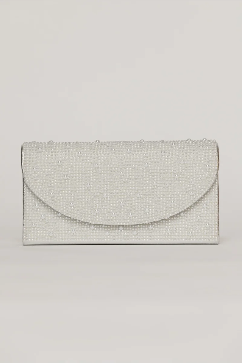 Clutch argintiu metalizat cu clapeta curbata si perlute aplicate